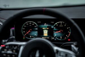 cla amg 45s wypożyczalnia - kokpit